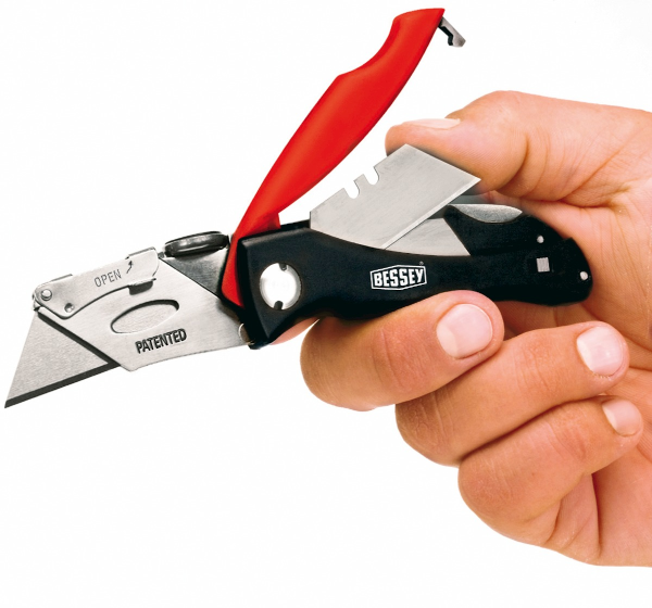 เครื่องมือช่าง มีดคัตเตอร์แบบเซฟตี้ Cutter knife set with retractble blade (DBKPH-SET)